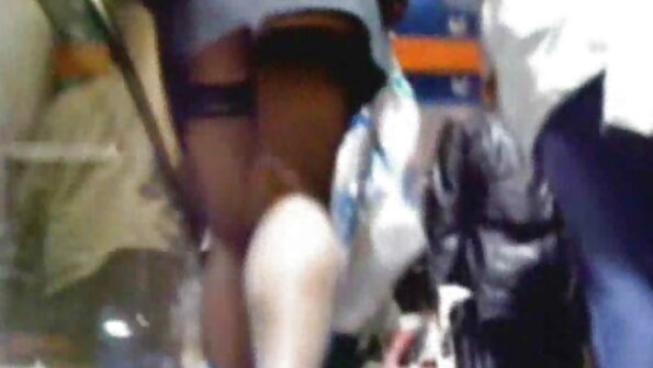 Milf با چشم بند خروس چاق را فیلمهای سکسی جوردی می مکد