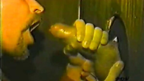 نائومی وودز در خروس محکم خود فیلم سکسی جوردی خروس سخت را می گیرد